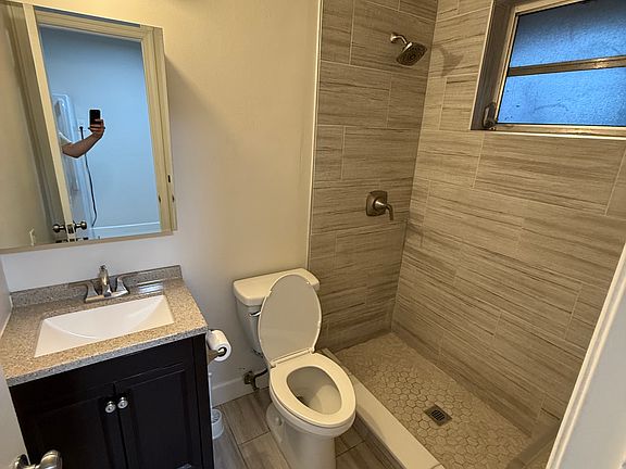 5th image of 418 Plaza Ave #8
