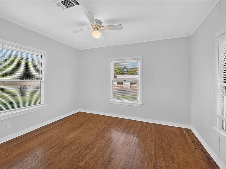 351 S Waco St — Photo 7