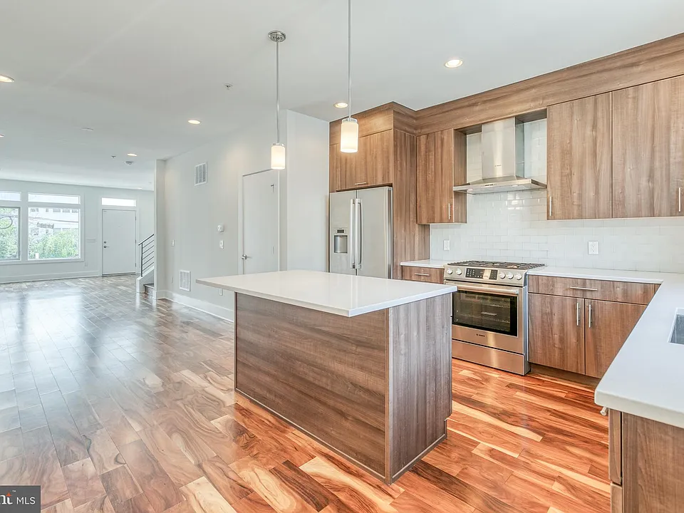 740 S Columbus Blvd #35