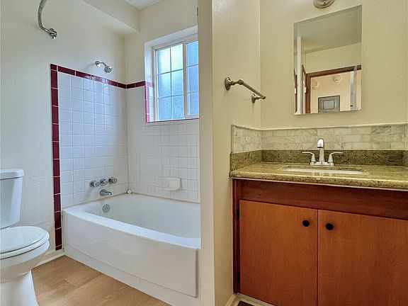 5th image of 601 S Jackson Avenue