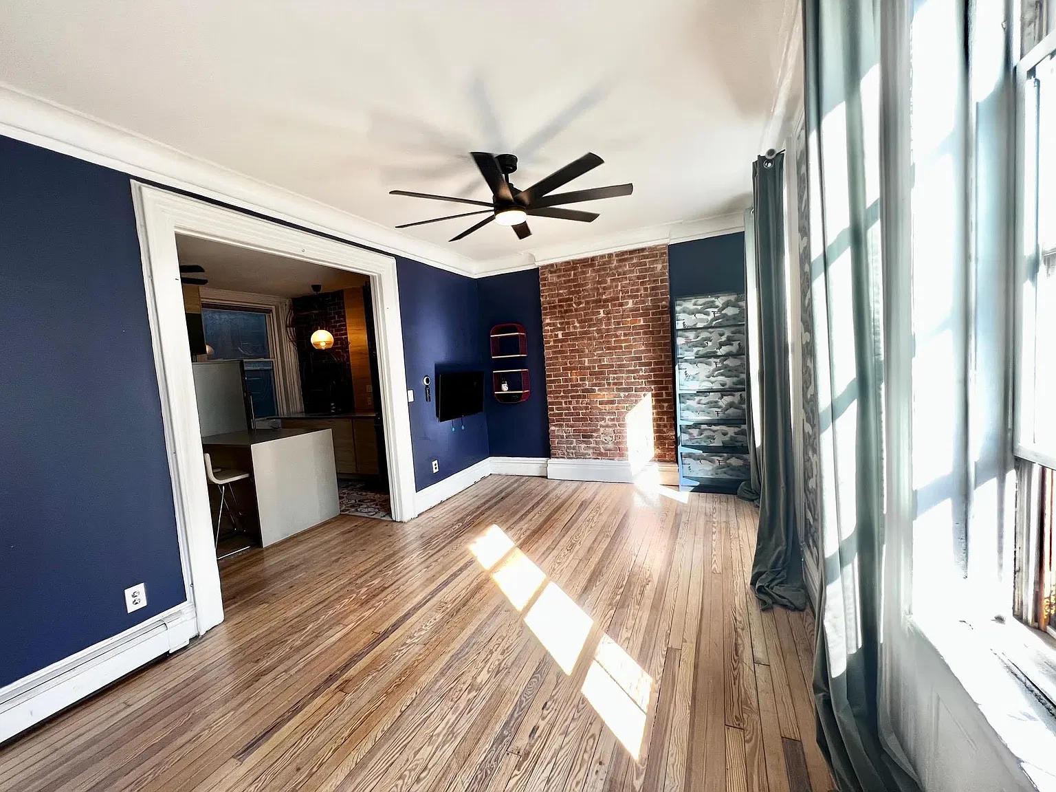 2 bed, 1.0 bath, 642 sqft, $3,400 — Photo 3