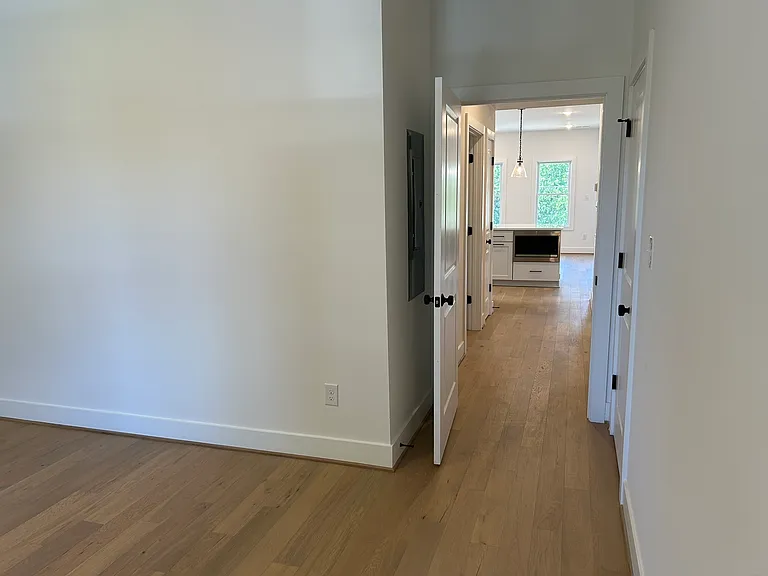 115 W 14th St #B — Photo 23