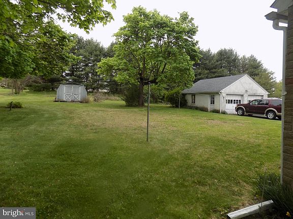 4th image of 2120 Spinnerstown Rd
