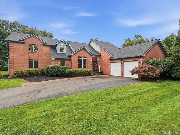 2nd image of 4700 Botany Gln