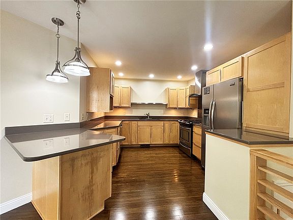 5th image of 725 Diamond Lane