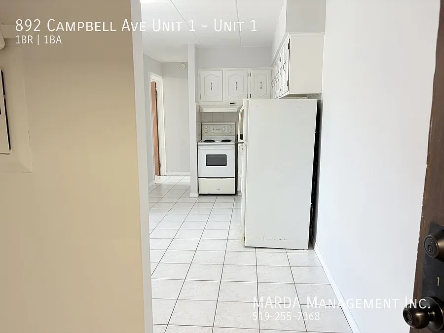 Cozy 1 Bed/1 Bath Main Floor -Close To U Of W + Hydro! — Photo 2