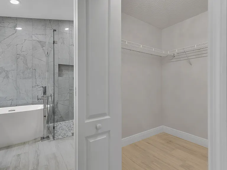 714 Straw Lake Dr — Photo 1