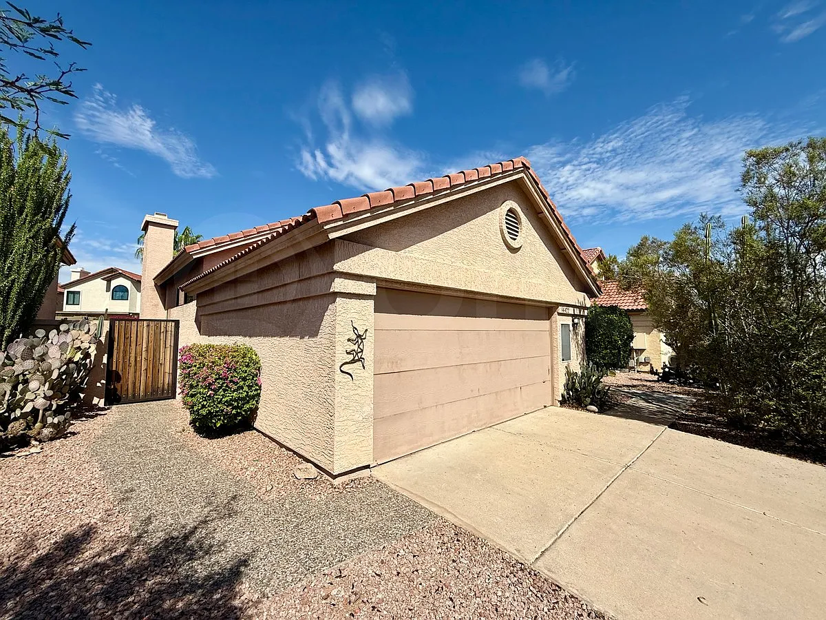 3 bed, 2.5 bath, 1661 sqft, $2,150 — Photo 3