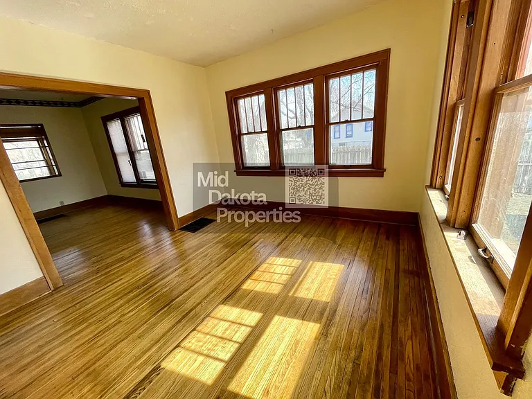 801 W 5th Ave — Photo 3