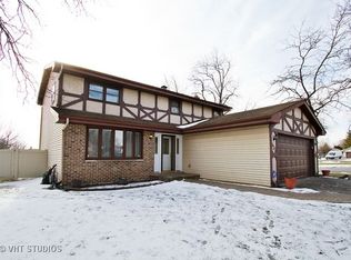 931 Columbia Ct, Carol Stream, IL 60188