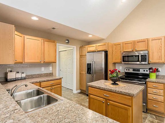 3rd image of 4809 Ashleigh Dr