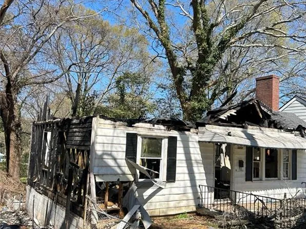 1253 Gus Thornhill Jr Dr, East Pt, GA 30344