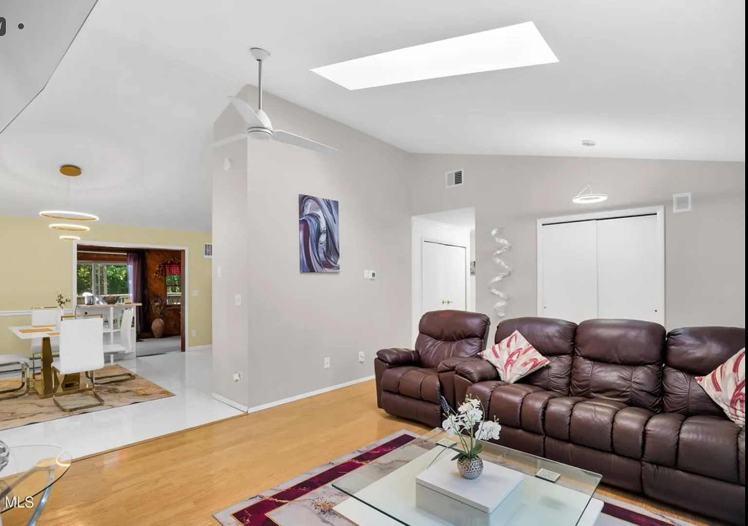 2 bed, 1345 sqft, $2,250 — Photo 4