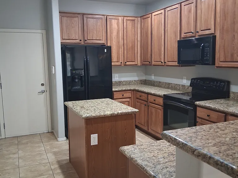 15240 N 142nd Ave #1145 — Photo 3