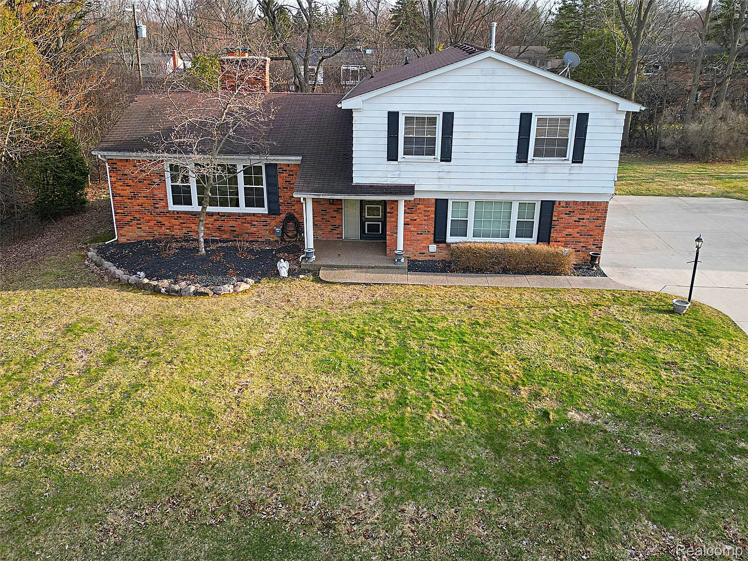 4739 Quarton Rd photo 1