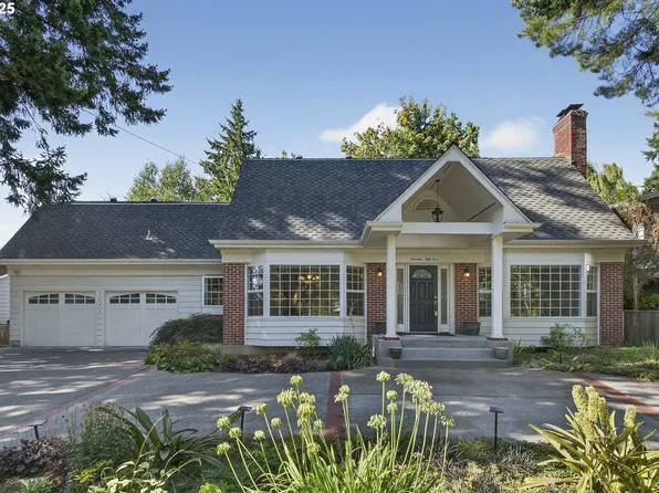 7055 SW Canyon Dr, Portland, OR 97225