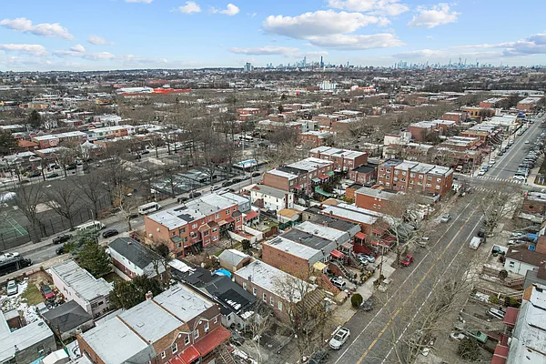 Sold by Keller Williams Realty Landmark II | media 26