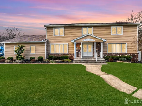 1 Ciafardini Ct, Marlboro, NJ 07746