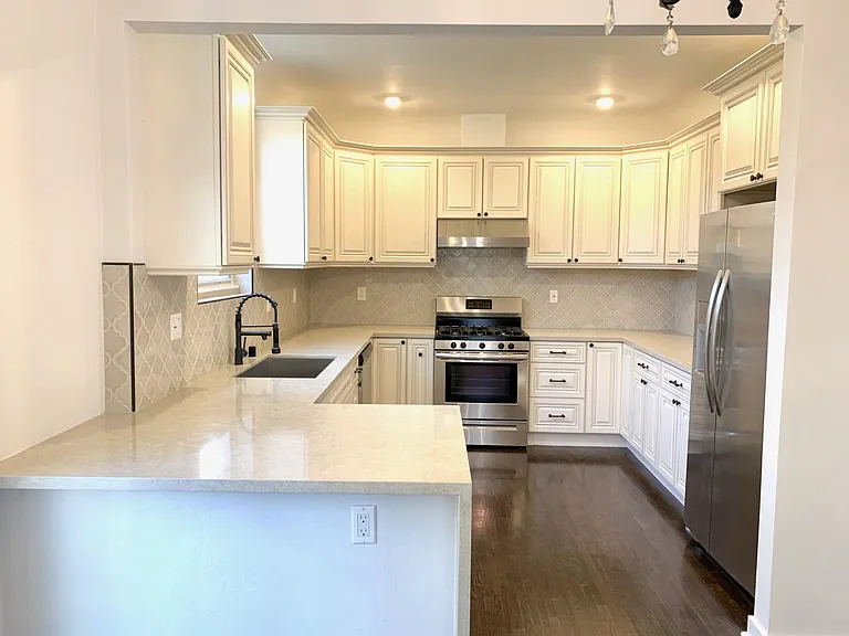 9332 W Olympic Blvd — Photo 2
