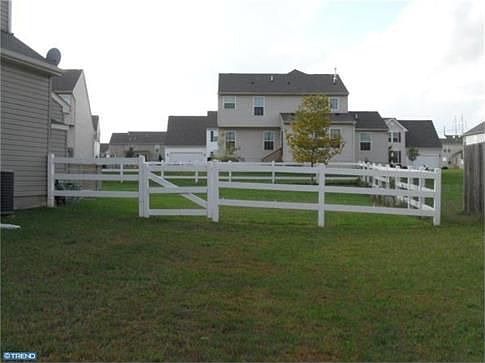5th image of 121 Tweedsmere Dr