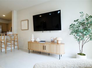 610 NE 2nd St #302, Dania, FL 33004