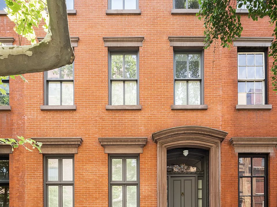 1st image of 252 W 12th St