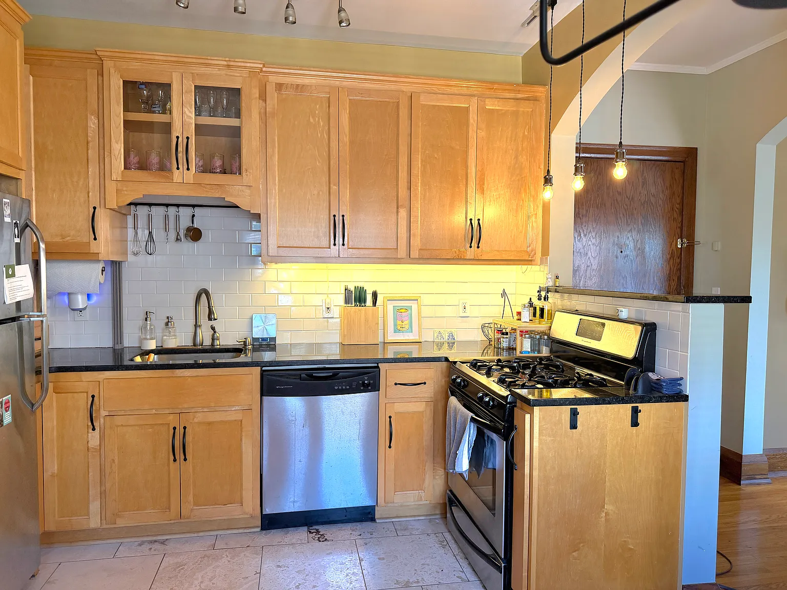 1 bed, 875 sqft, $1,425 — Photo 4