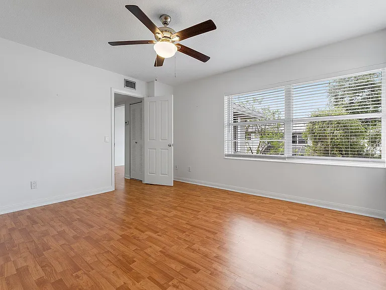 2406 SW Danbury Ln — Photo 21