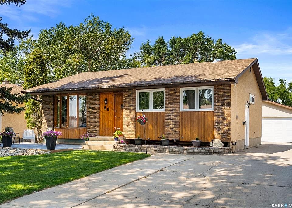1st image of 90 Walden CRESCENT