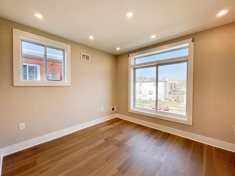 1267 Emerson St NE — Photo 18