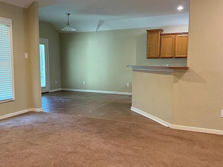 69 N Hill Ave — Photo 3