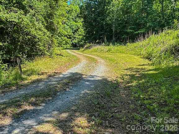 3rd image of 306 Golden Valley Rd
