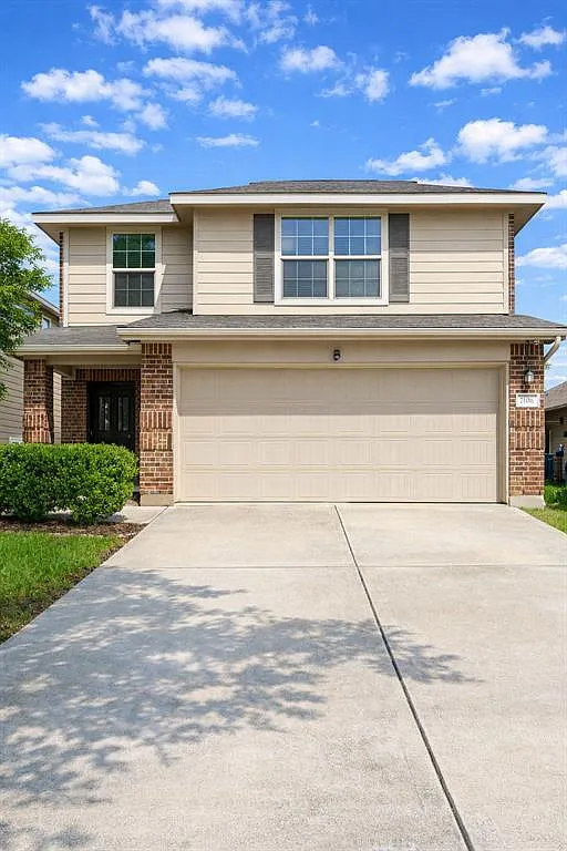 4 bed, 2.5 bath, 2240 sqft, $2,200 — Photo 2