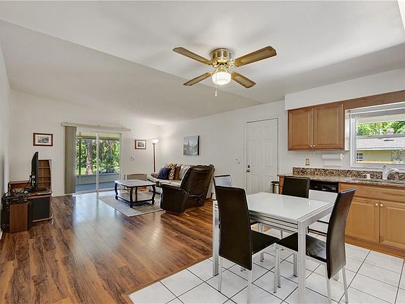 3rd image of 1822 Crescent Blvd