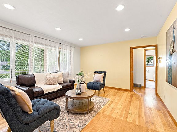 3rd image of 2878 Witzel Ave