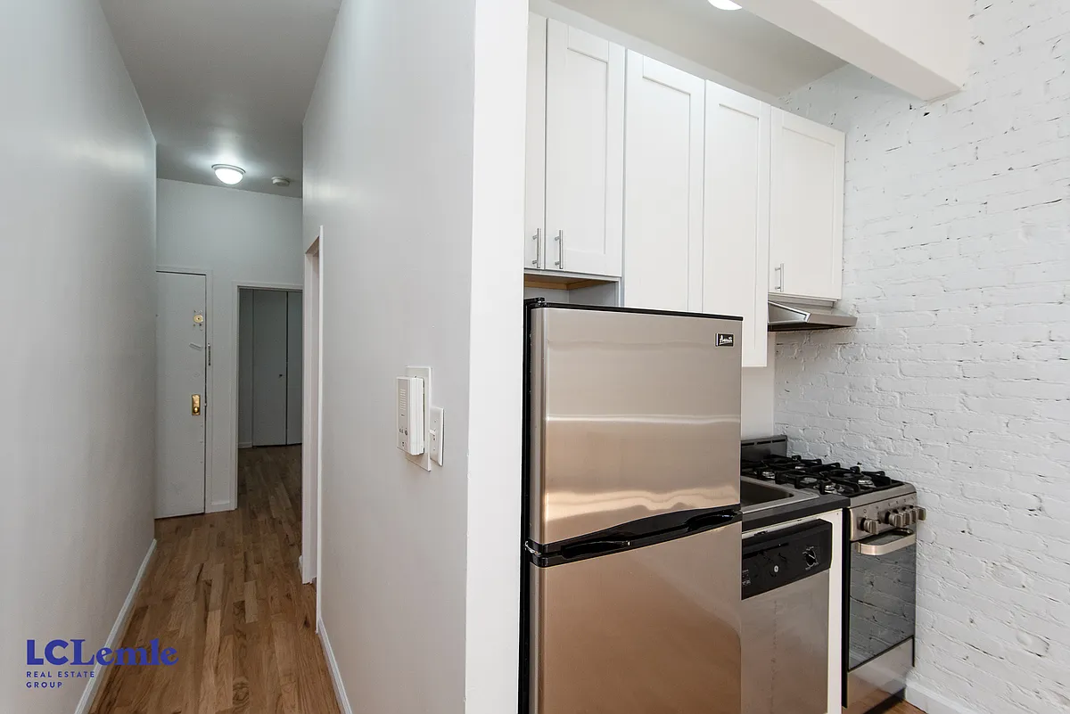 Building Photo - 206 E 25th St #4RE