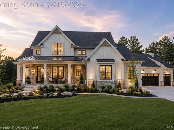 26654 Power Rd, Farmington, MI 48334