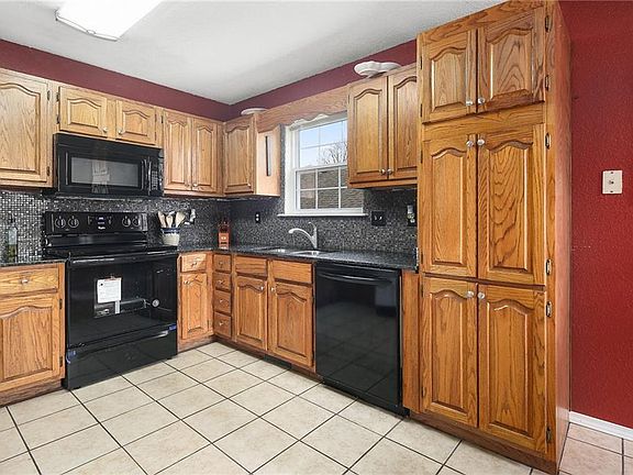 4th image of 31 Slifer Dr