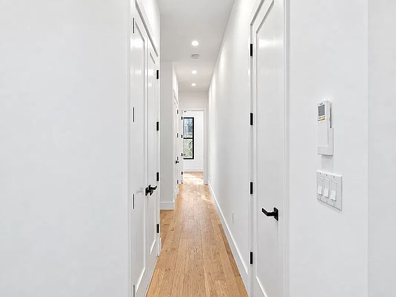 5th image of 49 W 55th St #5