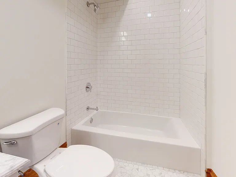 1233 N Hoyne Ave #G — Photo 14