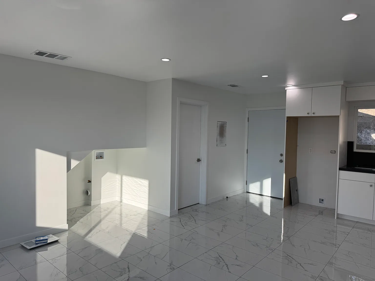 720 N Gage Ave — Photo 4