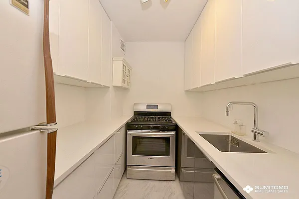 Rented by Sumitomo Real Estate Sales | media 18