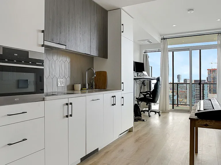 741 King St W #1710 — Photo 10