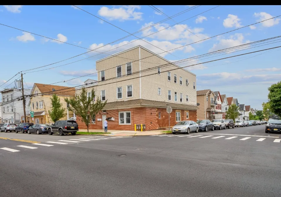 410 1st Ave #1