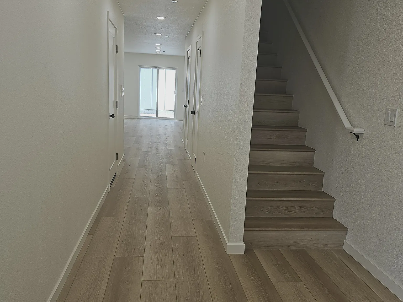3 bed, 2.5 bath, 1815 sqft, $2,300 — Photo 1