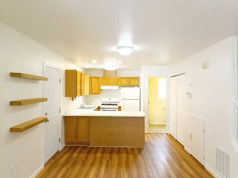 1501 W Vaunda Ave — Photo 2