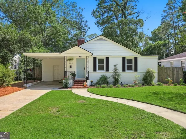 209 E 65th St, Savannah, GA 31405