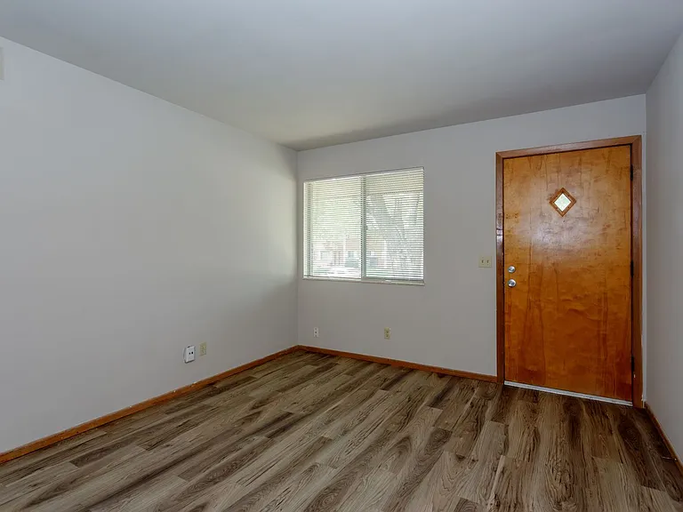 7670 N Euclid Ave — Photo 4