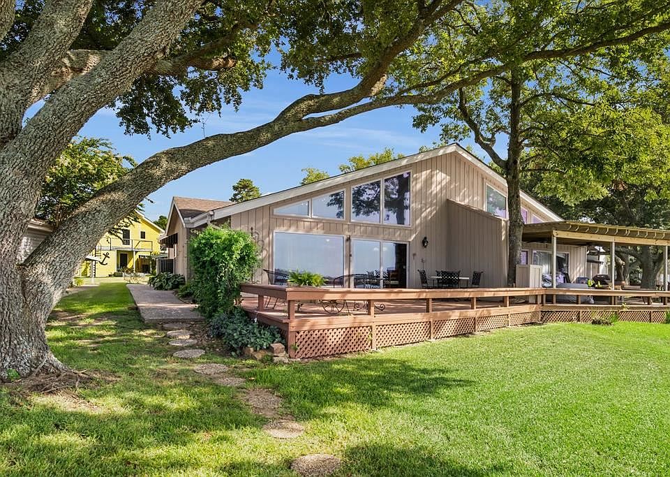 1st image of 66 Lakeview Vlg