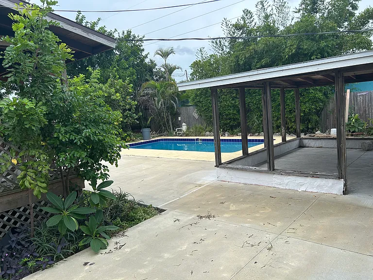 105 McKinley Ave — Photo 8